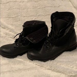 Folding combat boots